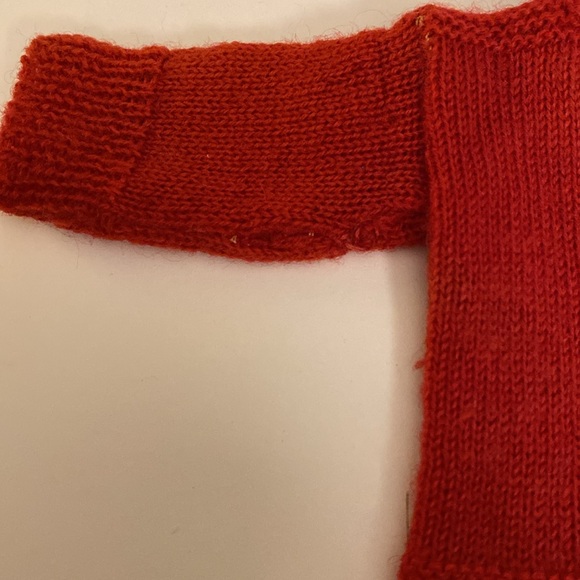 1950 VINTAGE RED WOOL TINY DOLL SWEATER - Picture 4 of 11